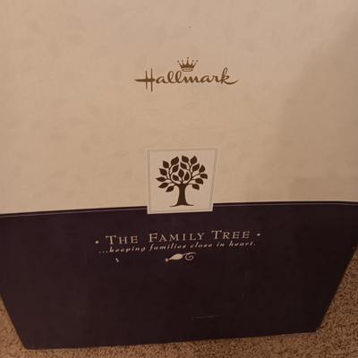 HALLMARK THE FAMILY TREE PICTURE FRAME, NEEDLEPOINT WALL HANGING AND A PLATE WITH QUOTE