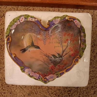 HALLMARK THE FAMILY TREE PICTURE FRAME, NEEDLEPOINT WALL HANGING AND A PLATE WITH QUOTE