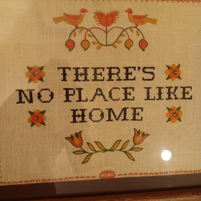 HALLMARK THE FAMILY TREE PICTURE FRAME, NEEDLEPOINT WALL HANGING AND A PLATE WITH QUOTE