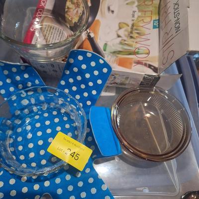 Sale Photo Thumbnail #724: mixed lot of kitchen items