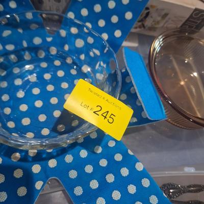 Sale Photo Thumbnail #725: mixed lot of kitchen items