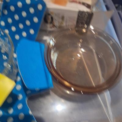 Sale Photo Thumbnail #726: mixed lot of kitchen items