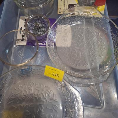 Sale Photo Thumbnail #728: mixed lot of kitchen items