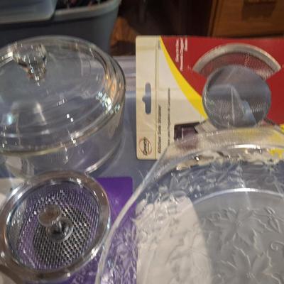 Sale Photo Thumbnail #731: mixed lot of kitchen items