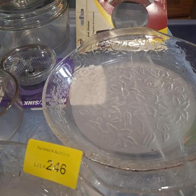 Sale Photo Thumbnail #730: mixed lot of kitchen items