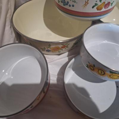 Sale Photo Thumbnail #745: mixed group of mixing bowls