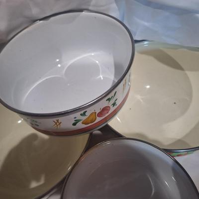 Sale Photo Thumbnail #746: mixed group of mixing bowls