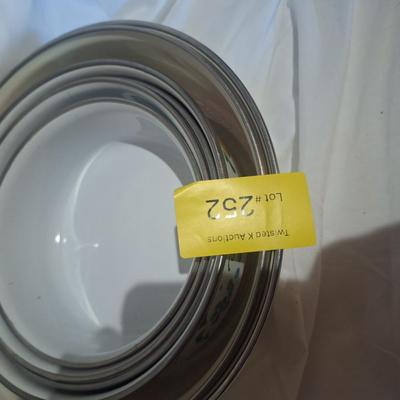 Sale Photo Thumbnail #749: mixed group of mixing bowls