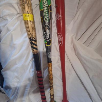 Sale Photo Thumbnail #777: the  grip on the 27 inch bat Is bat is badly worn and needs replacing.  See photos.