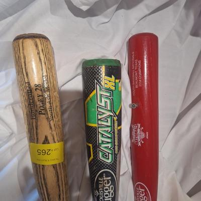 Sale Photo Thumbnail #778: the  grip on the 27 inch bat Is bat is badly worn and needs replacing.  See photos.