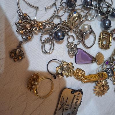 Sale Photo Thumbnail #856: mixed lot of jewelry