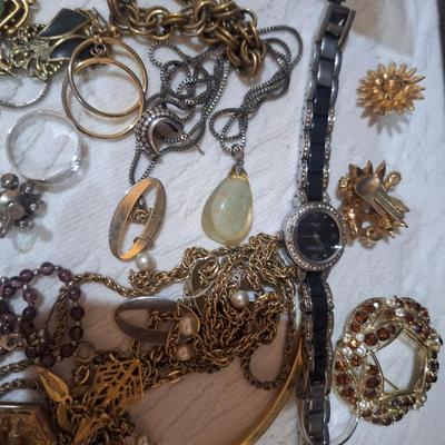 Sale Photo Thumbnail #858: mixed lot of jewelry
