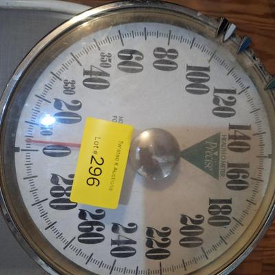 Sale Photo Thumbnail #910: the numbers are large and easy to read so you don't have to ask someone else to tell you what it says!!!
