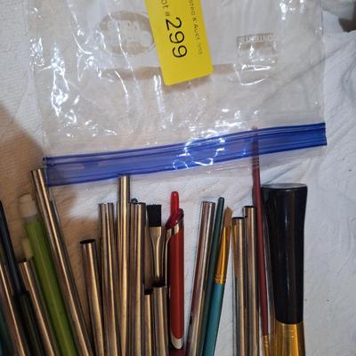 Sale Photo Thumbnail #916: looks like a mix of makeup brushes and paint brushes