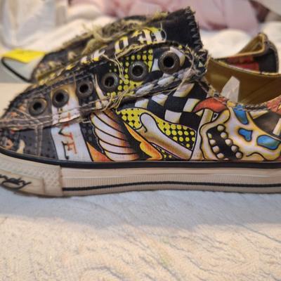 Sale Photo Thumbnail #931: a women's size 5 is the same as a girls size 3 in most shoes.  It looks like the Ed Hardy signature might have some lose edges  on the right shoe.