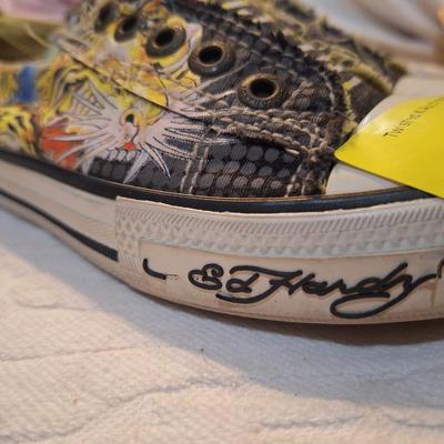 Sale Photo Thumbnail #929: a women's size 5 is the same as a girls size 3 in most shoes.  It looks like the Ed Hardy signature might have some lose edges  on the right shoe.
