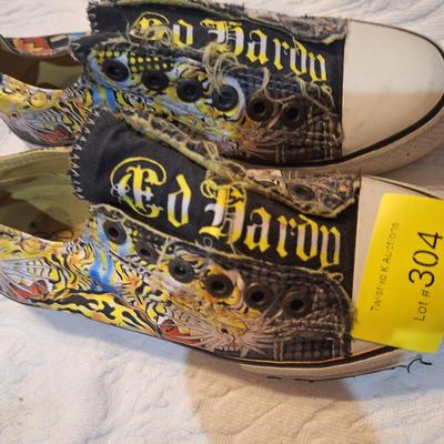Sale Photo Thumbnail #928: a women's size 5 is the same as a girls size 3 in most shoes.  It looks like the Ed Hardy signature might have some lose edges  on the right shoe.