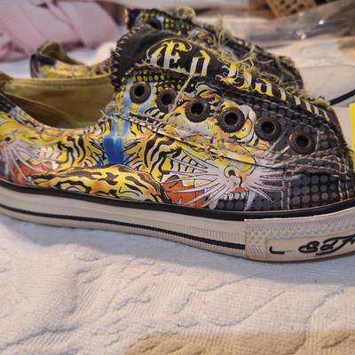 Sale Photo Thumbnail #930: a women's size 5 is the same as a girls size 3 in most shoes.  It looks like the Ed Hardy signature might have some lose edges  on the right shoe.