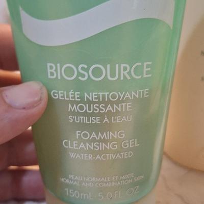 Sale Photo Thumbnail #959: the bottles of lotions etc feel to be about half full