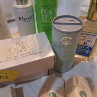 Sale Photo Thumbnail #956: the bottles of lotions etc feel to be about half full
