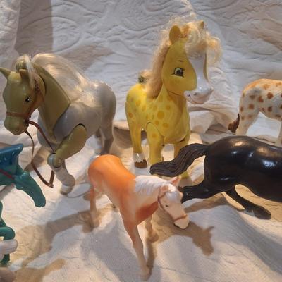 Sale Photo Thumbnail #985: see all photos.  Might be a few non horses in there like a Giraffe, zerbra and some kind of alien horse