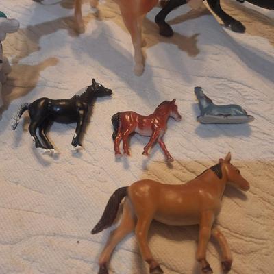 Sale Photo Thumbnail #988: see all photos.  Might be a few non horses in there like a Giraffe, zerbra and some kind of alien horse