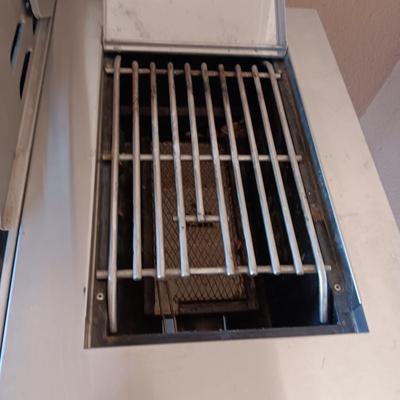 VERY NICE MEMBERS MARK PROPANE GRILL WITH EXTRAS