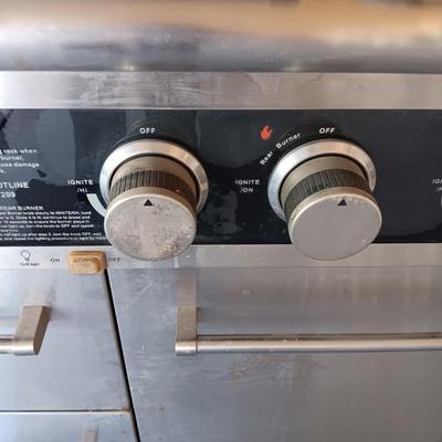 VERY NICE MEMBERS MARK PROPANE GRILL WITH EXTRAS