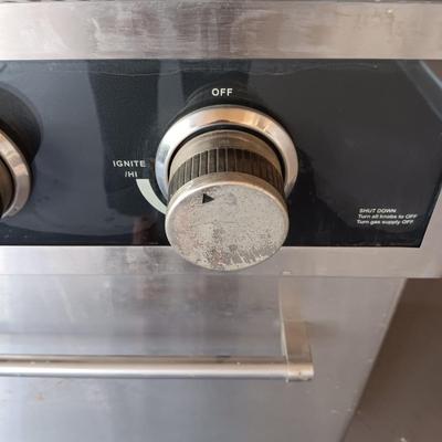 VERY NICE MEMBERS MARK PROPANE GRILL WITH EXTRAS