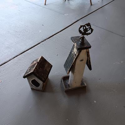 2 WOODEN BIRDHOUSES