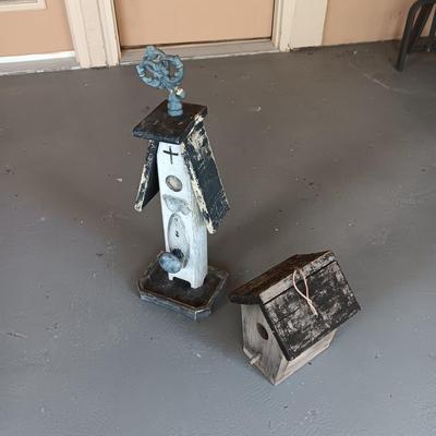 2 WOODEN BIRDHOUSES
