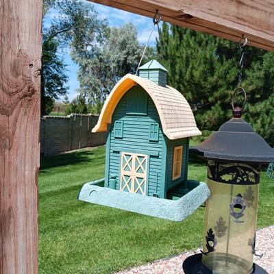 BARN BIRDHOUSE AND BIRD FEEDERS