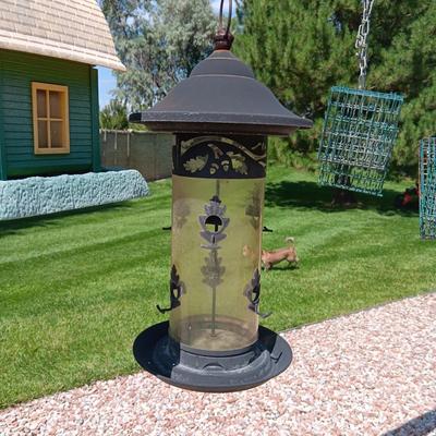 BARN BIRDHOUSE AND BIRD FEEDERS