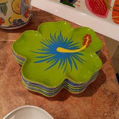 FUN PLASTIC SERVING PIECES