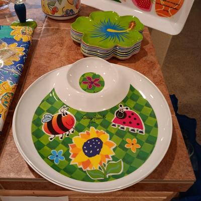FUN PLASTIC SERVING PIECES