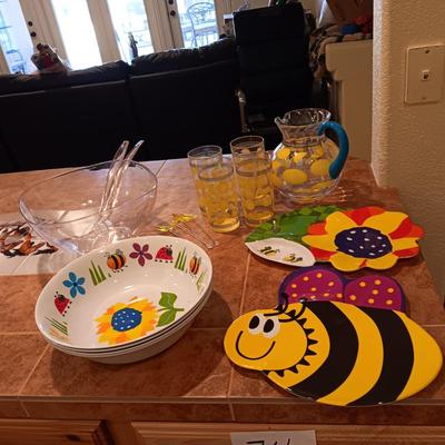 PLASTIC SERVING PIECES