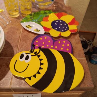 PLASTIC SERVING PIECES