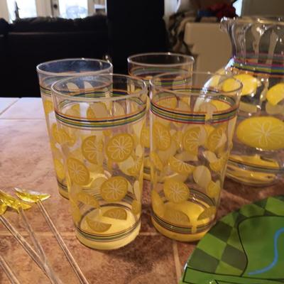 PLASTIC SERVING PIECES