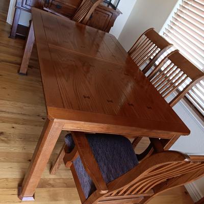 NICE MISSION STYLE DINING TABLE WITH 2 ARM CHAIRS AND 4 REG CHAIRS PLUS 1 LEAF