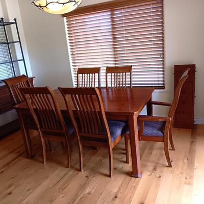 NICE MISSION STYLE DINING TABLE WITH 2 ARM CHAIRS AND 4 REG CHAIRS PLUS 1 LEAF