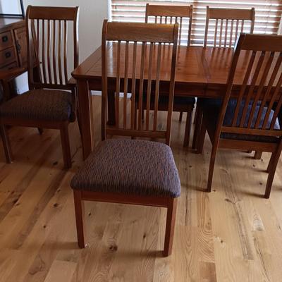 NICE MISSION STYLE DINING TABLE WITH 2 ARM CHAIRS AND 4 REG CHAIRS PLUS 1 LEAF
