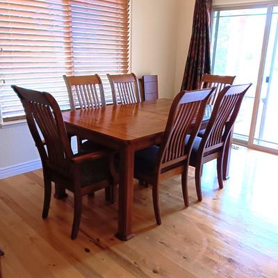 NICE MISSION STYLE DINING TABLE WITH 2 ARM CHAIRS AND 4 REG CHAIRS PLUS 1 LEAF