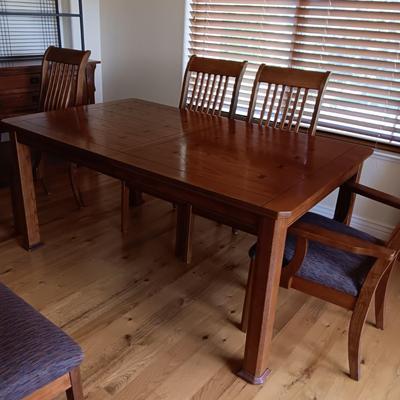 NICE MISSION STYLE DINING TABLE WITH 2 ARM CHAIRS AND 4 REG CHAIRS PLUS 1 LEAF
