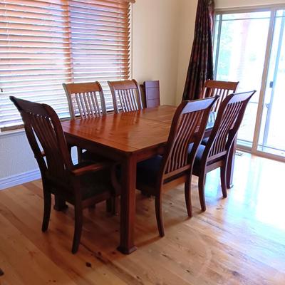 NICE MISSION STYLE DINING TABLE WITH 2 ARM CHAIRS AND 4 REG CHAIRS PLUS 1 LEAF