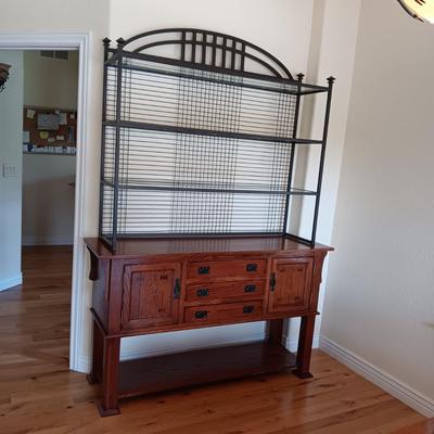 UNIQUE BUFFET WITH METAL FRAME GRID PANELED HUTCH THAT HAS 3 GLASS SHELVES