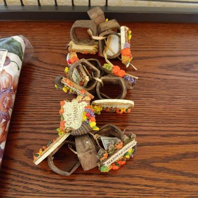 FALL THEMED LINEN TABLECLOTH & NAPKINS PLUS SHAKERS AND NAPKIN RINGS FOR 12