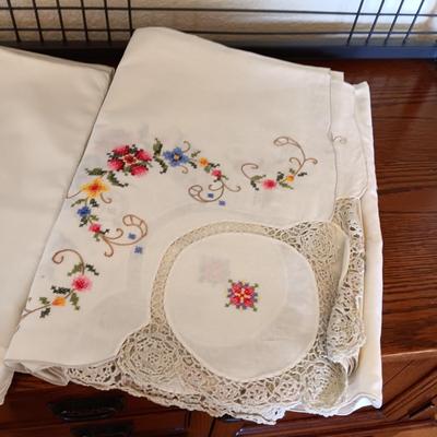 LARGE NEEDLEPOINT TABLECLOTH W/12 NAPKINS PLUS CARD TABLE SIZE TABLECLOTH