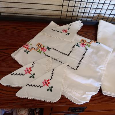 LARGE NEEDLEPOINT TABLECLOTH W/12 NAPKINS PLUS CARD TABLE SIZE TABLECLOTH
