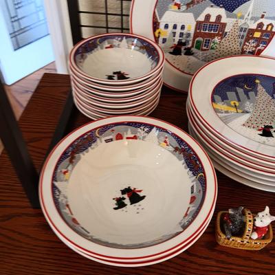 NORITAKI "TWAS THE NIGHT BEFORE CHRISTMAS" SCOTTY DOG DINNERWARE FOR 8 WITH EXTRAS