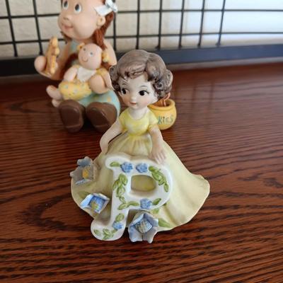 COLLECTIBLE FIGURINES